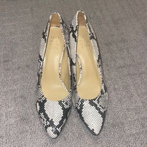 Naturalizer Snakeskin heels
